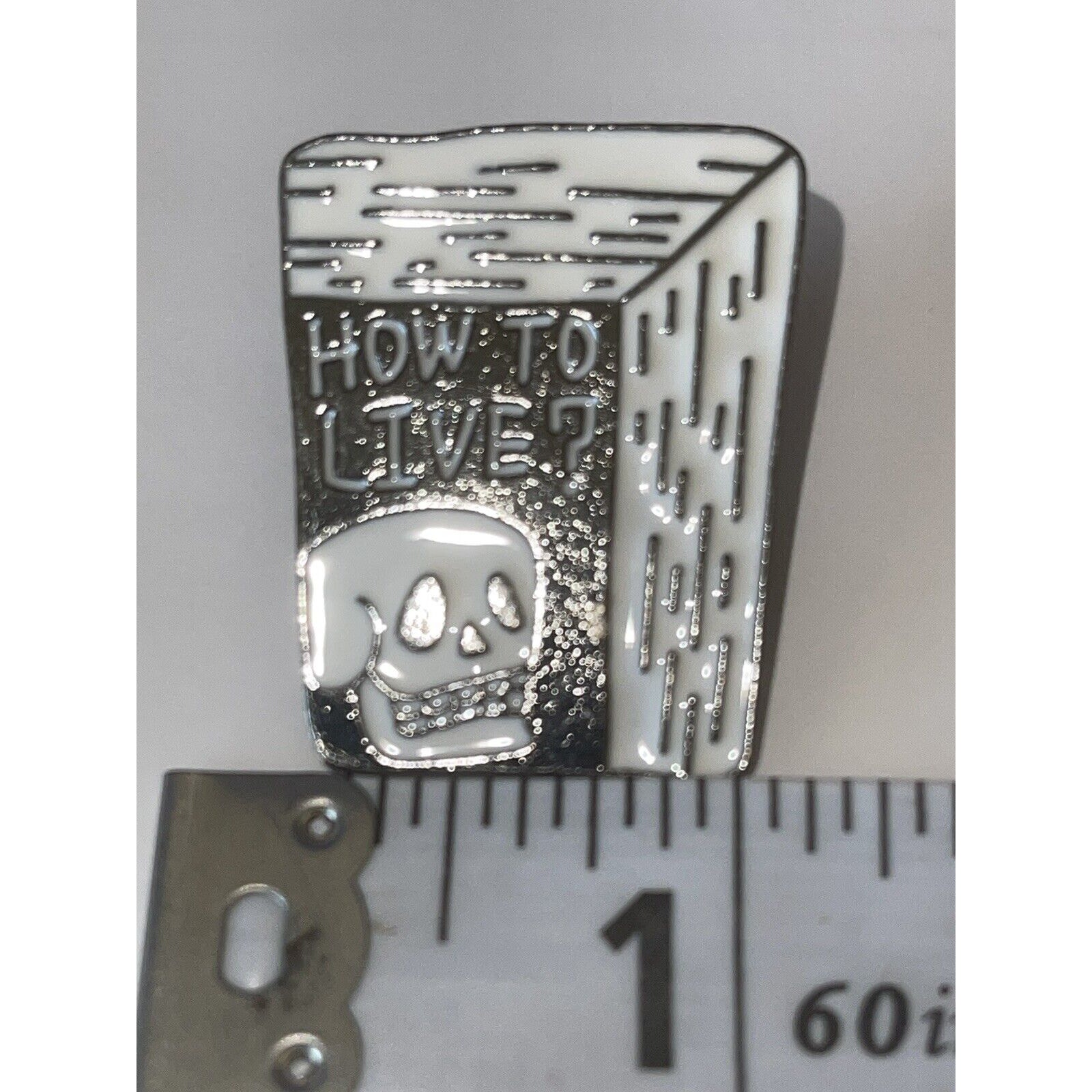 How To Live Skull Book Halloween Horror Pin Brooch 10$